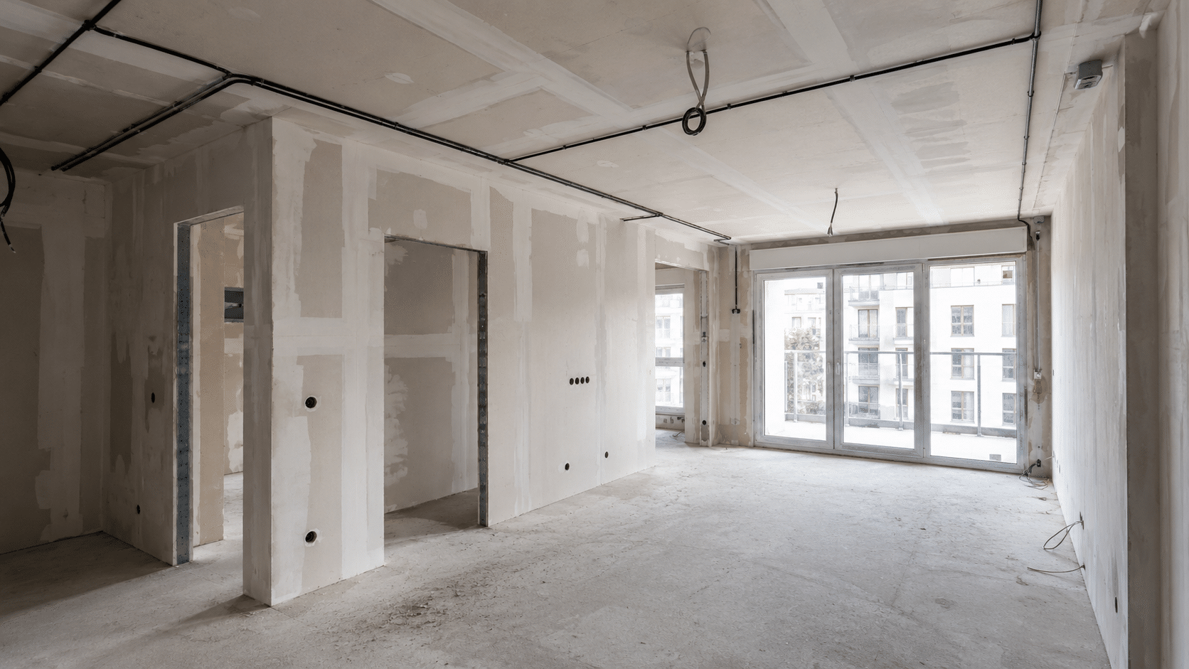 Intérieur d'un logement neuf au stade des cloisons, avant les finitions.