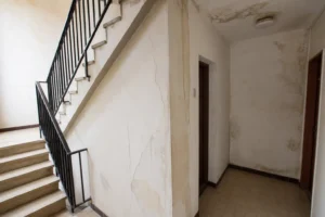 Desordres parties communes — Désordres et fissures sur les parties communes d'un immeuble en copropriété