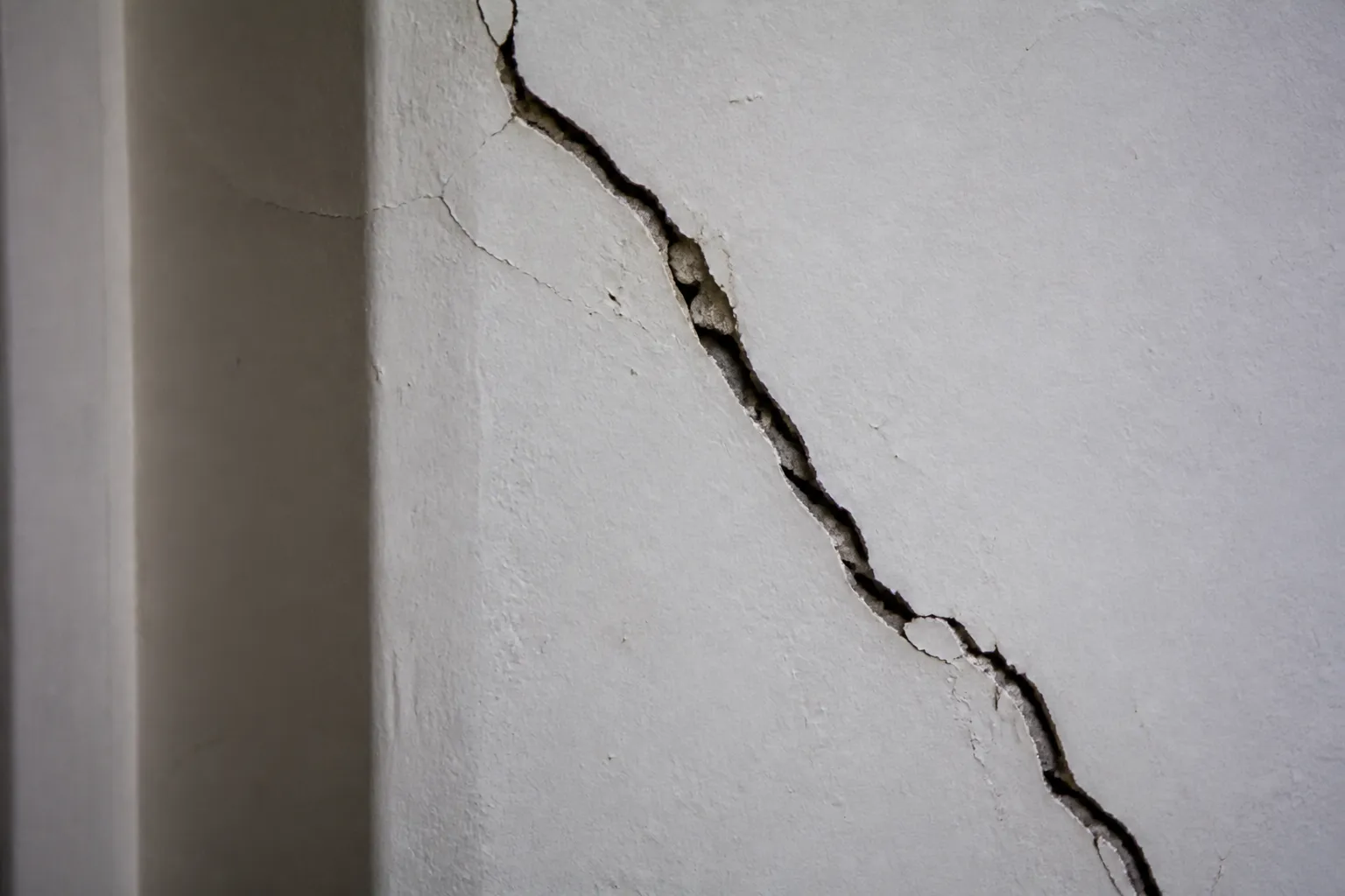 Refus dommages ouvrage — Fissure faisant l'objet d'un refus de l'assurance dommages-ouvrage
