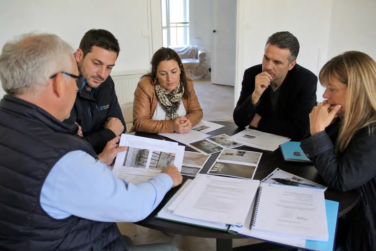 Expertise amiable contradictoire reunissant les parties autour du rapport technique d un logement en VEFA