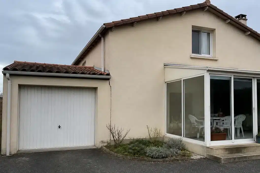 Fissure au raccord entre une annexe et la maison principale