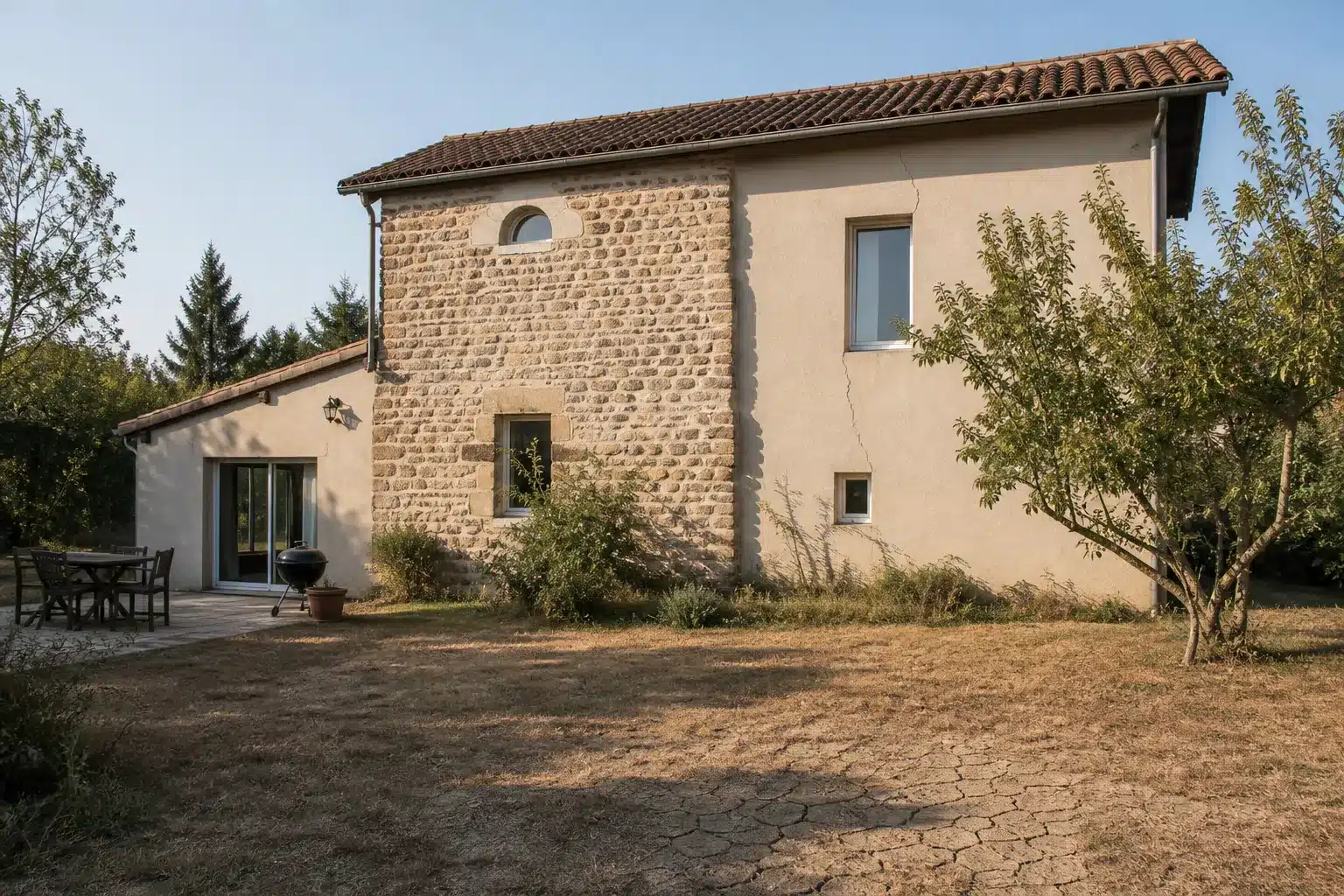 Maison dans l'Allier sur sol argileux exposé, été sec